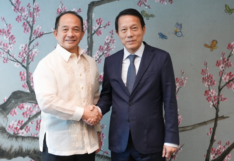 Bộ trưởng Lương Tam Quang gặp Cố vấn Hội đồng An ninh quốc gia Philippines