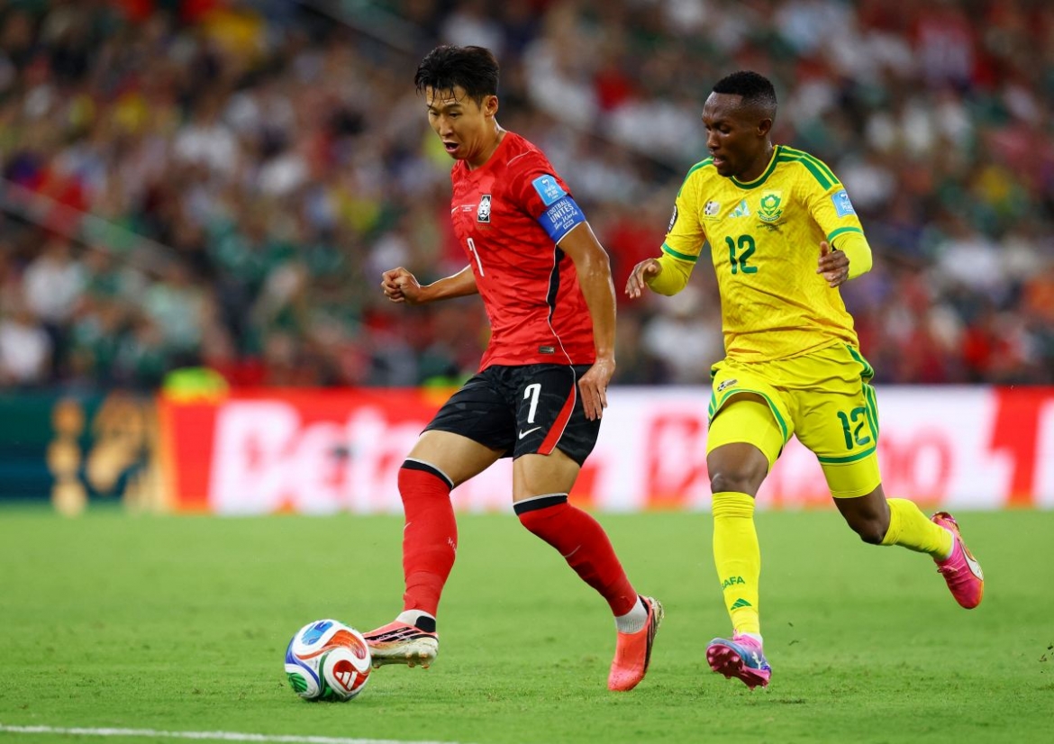 Son Heung-min chưa để lại nhiều dấu ấn từ khi vào sân ở hiệp 2 (Ảnh: Reuters).