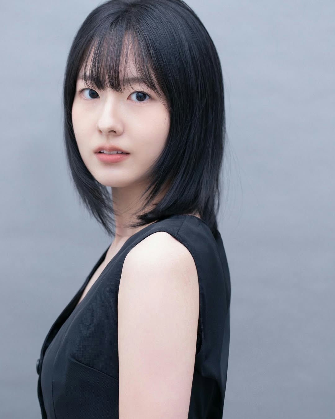 Trong phim, Song Si An vào vai Choi Ji Seon, một cô giáo mầm non đầy nhiệt huyết, người có tình yêu nghề giáo dần bị đè bẹp bởi áp lực quá lớn từ các bậc phụ huynh khó tính và kỳ vọng của xã hội.