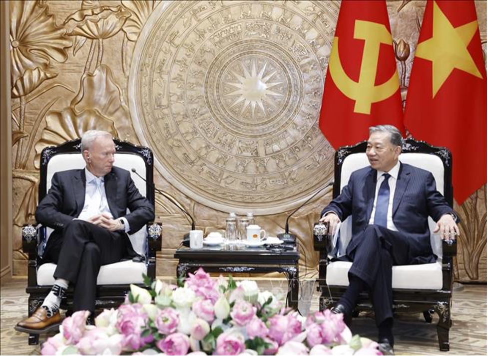 Tổng Bí thư, Chủ tịch nước Tô Lâm tiếp ông Eric Schmidt, nguyên Chủ tịch Tập đoàn Google, dẫn đầu Đoàn chuyên gia trí tuệ nhân tạo thăm và làm việc tại Việt Nam. Ảnh: Thống Nhất/TTXVN