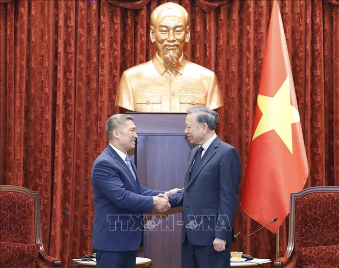 Tổng Bí thư, Chủ tịch nước Tô Lâm tiếp Quyền Bộ trưởng Bộ Hải quân Hoa Kỳ Hùng Cao (Ảnh: Thống Nhất/TTXVN)