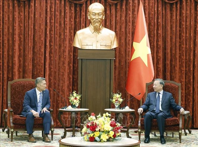 Tổng Bí thư, Chủ tịch nước Tô Lâm tiếp Quyền Bộ trưởng Bộ Hải quân Hoa Kỳ Hùng Cao (Ảnh: Thống Nhất/TTXVN)