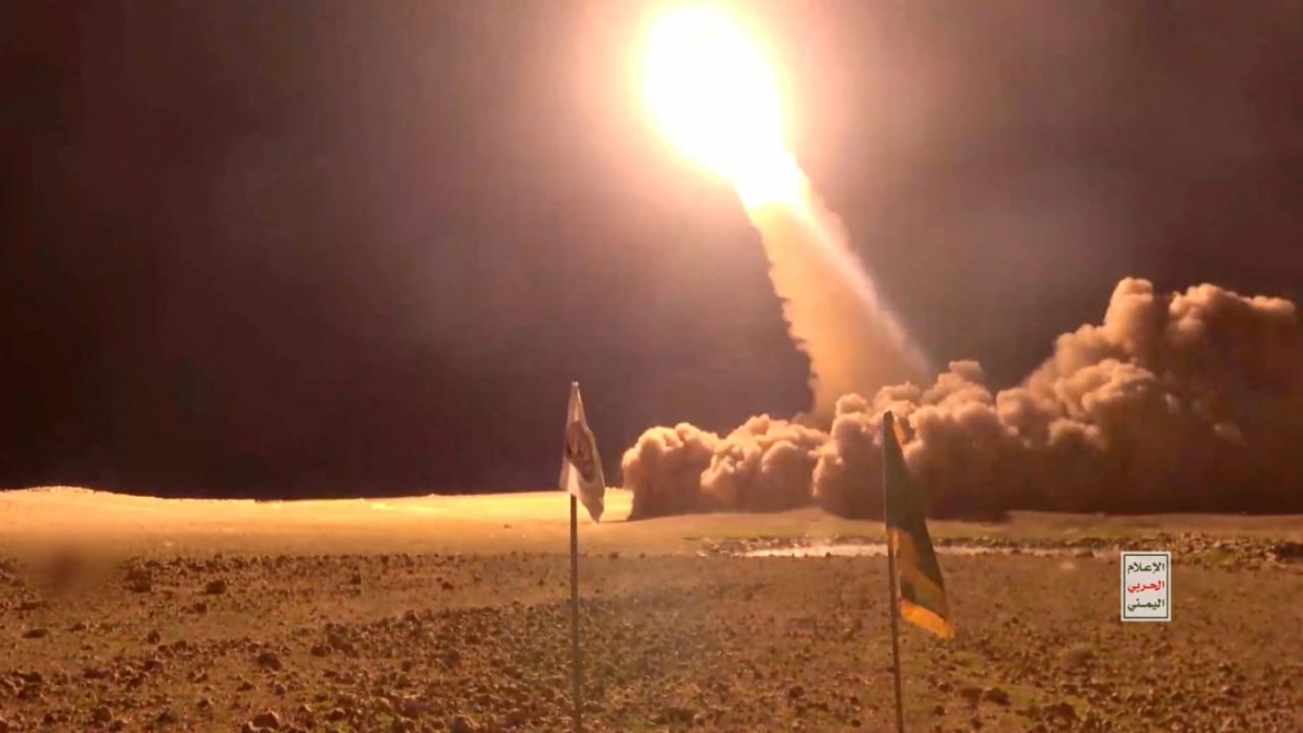 Môt tên lửa được lực lượng Houthi tuyên bố phóng nhằm vào Israel, hình ảnh cắt từ video công bố tháng 12/2024. Ảnh: Houthi Military Media/Reuters