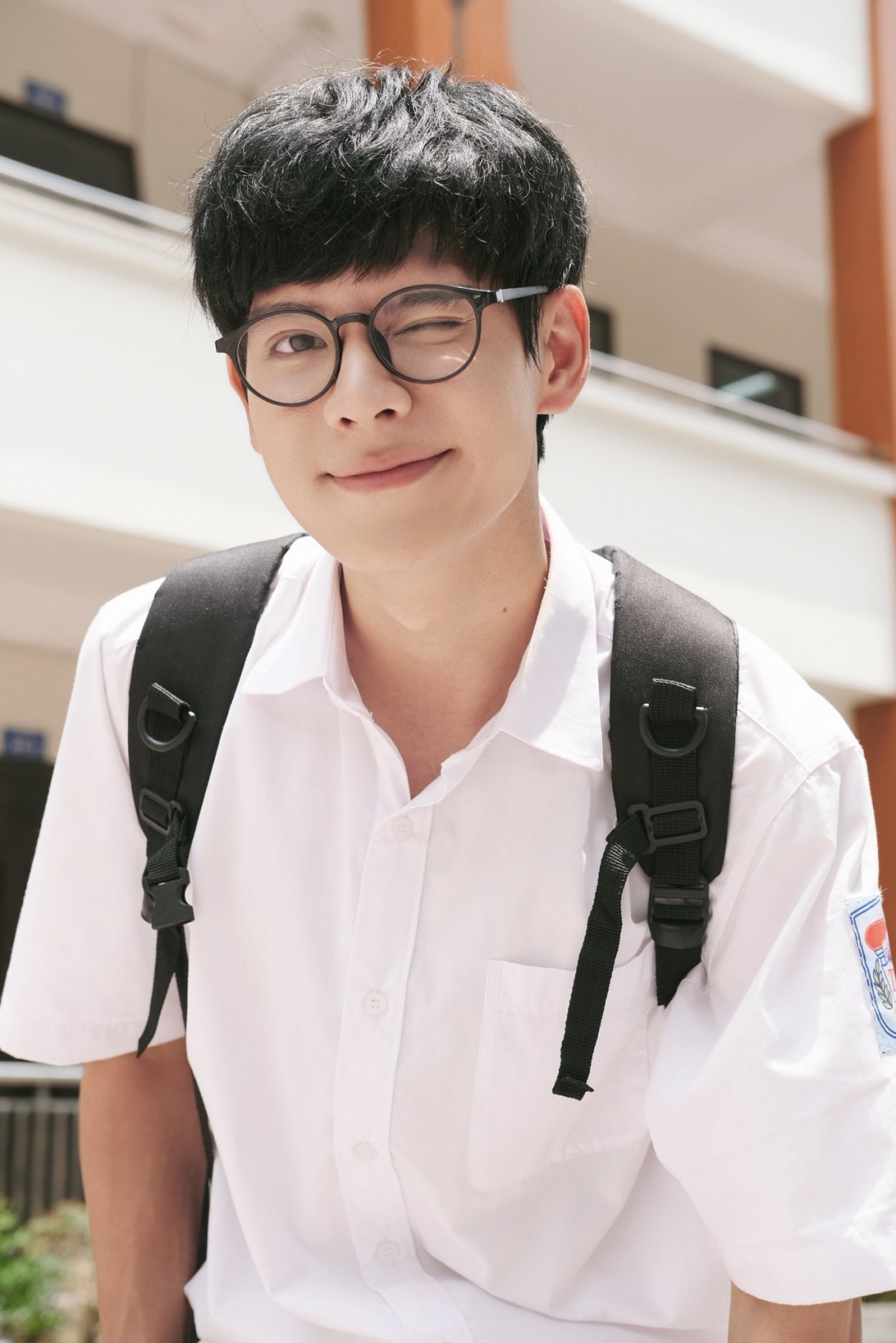 “Tôi cảm thấy may mắn khi được bố mẹ tin tưởng và ủng hộ mọi quyết định của mình. Tuổi thơ của tôi cũng êm đềm và không có nhiều nổi bật, từ nhỏ đến lớn tôi chỉ biết học thôi”, anh nói.