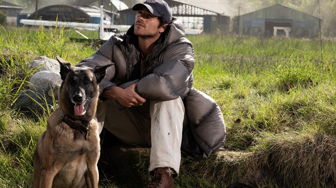 Jacob Elordi vào vai Hig, một phi công sống sót sau đại dịch toàn cầu trong "The Dog Stars". 