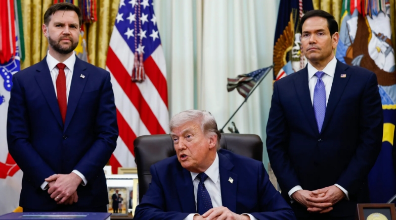Phó Tổng thống JD Vance, Tổng thống Trump và Ngoại trưởng Marco Rubio tại Phòng Bầu dục. Ảnh: EPA