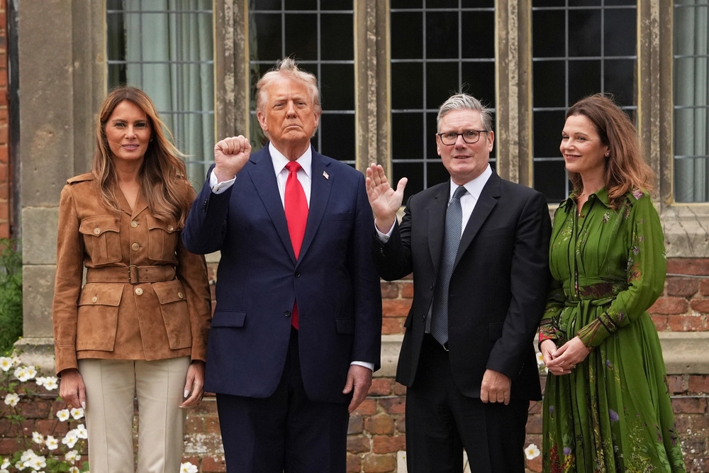 Ngày 18/9/2025, tại dinh thự Chequers (Anh), Tổng thống Mỹ Donald Trump cùng Phu nhân Melania Trump và Thủ tướng Anh Keir Starmer cùng Phu nhân Victoria Starmer đã cùng tham dự một sự kiện đối ngoại đặc biệt.