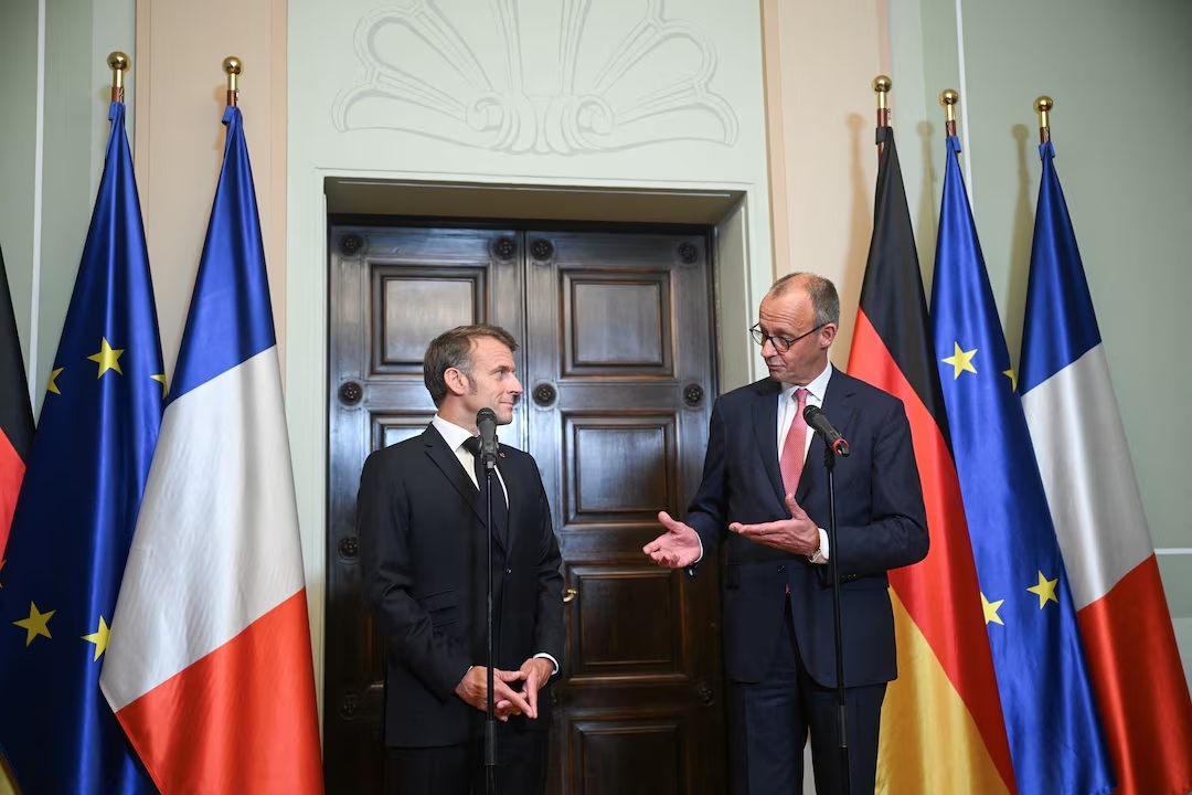 Tổng thống Pháp Emmanuel Macron và Thủ tướng Đức Friedrich Merz (Ảnh: Reuters)