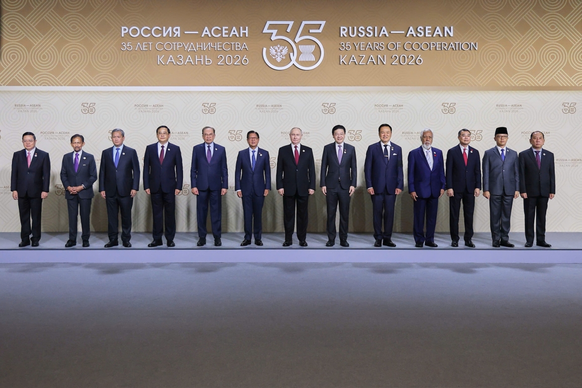 Tổng thống Liên bang Nga Vladimir Putin đón Trưởng đoàn các nước thành viên ASEAN. Ảnh: baochinhphu.vn