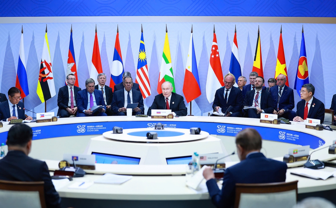 Tổng thống Liên bang Nga Vladimir Putin chủ trì Phiên toàn thể Hội nghị Cấp cao Kỷ niệm 35 năm quan hệ ASEAN - Nga. Ảnh: baochinhphu.vn
