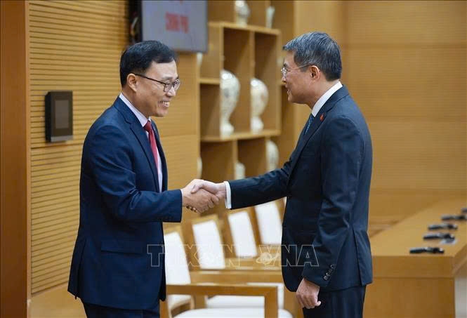 Thủ tướng Lê Minh Hưng tiếp ông Choi Young Sam, Đại sứ Hàn Quốc tại Việt Nam đến chào từ biệt nhân dịp kết thúc nhiệm kỳ công tác. Ảnh: Dương Giang/ TTXVN