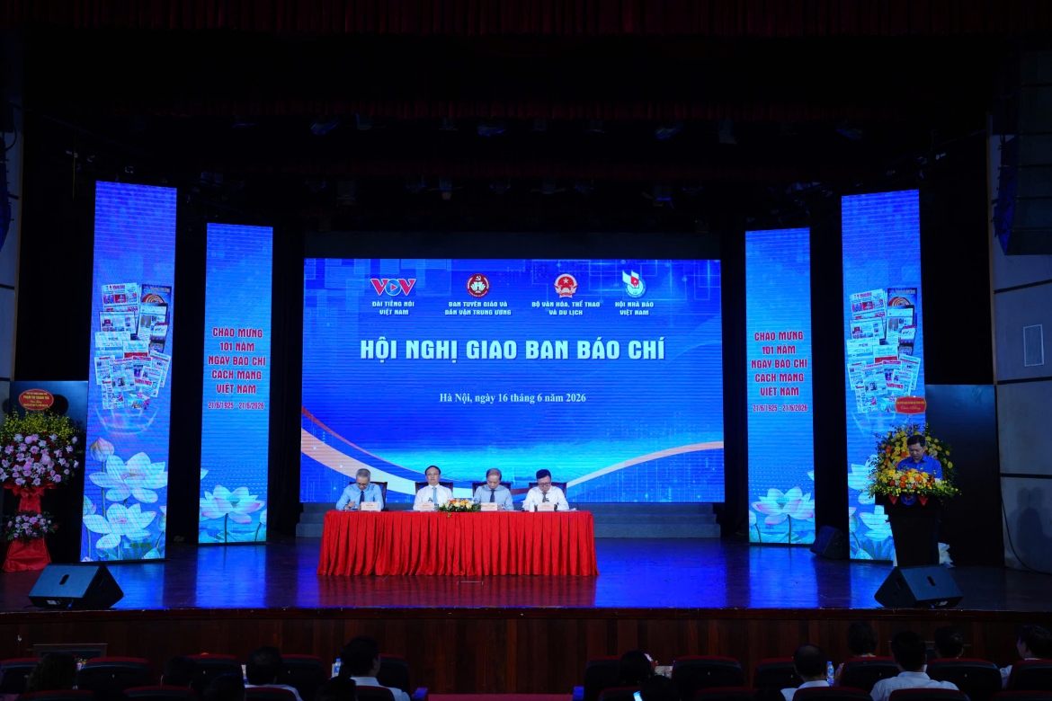 Các đại biểu chủ trì hội nghị.