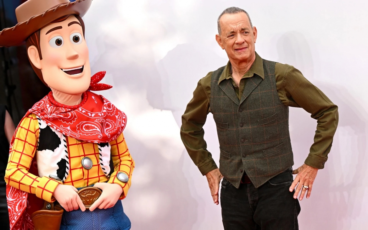 Giọng nói của Tom Hanks góp phần tạo nên linh hồn cho chàng cao bồi Woody suốt hơn 30 năm qua.