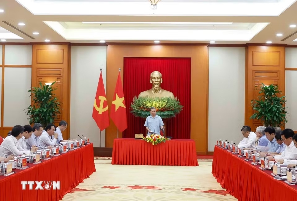 Tổng Bí thư, Chủ tịch nước Tô Lâm chủ trì cuộc làm việc về Đề án đổi mới mô hình phát triển đất nước. (Ảnh: TTXVN)