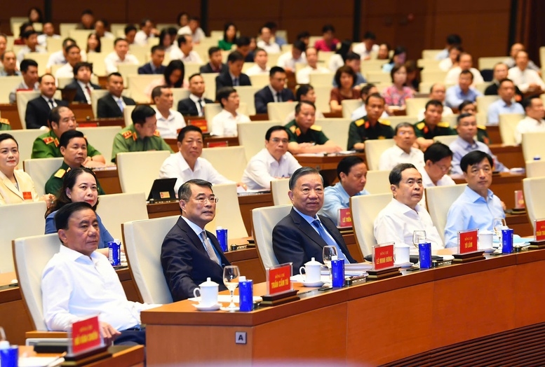 Các đồng chí lãnh đạo Đảng, Nhà nước tham dự Hội nghị tại điểm cầu Trung ương. Ảnh: VGP/Nhật Bắc
