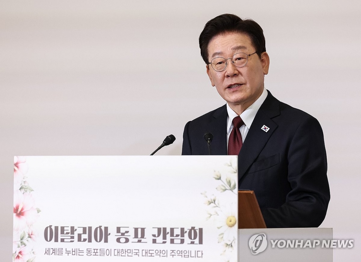 Tổng thống Lee Jae Myung trong cuộc gặp với cộng đồng người Hàn tại Italy hôm 15/6 (Ảnh Yonhap)
