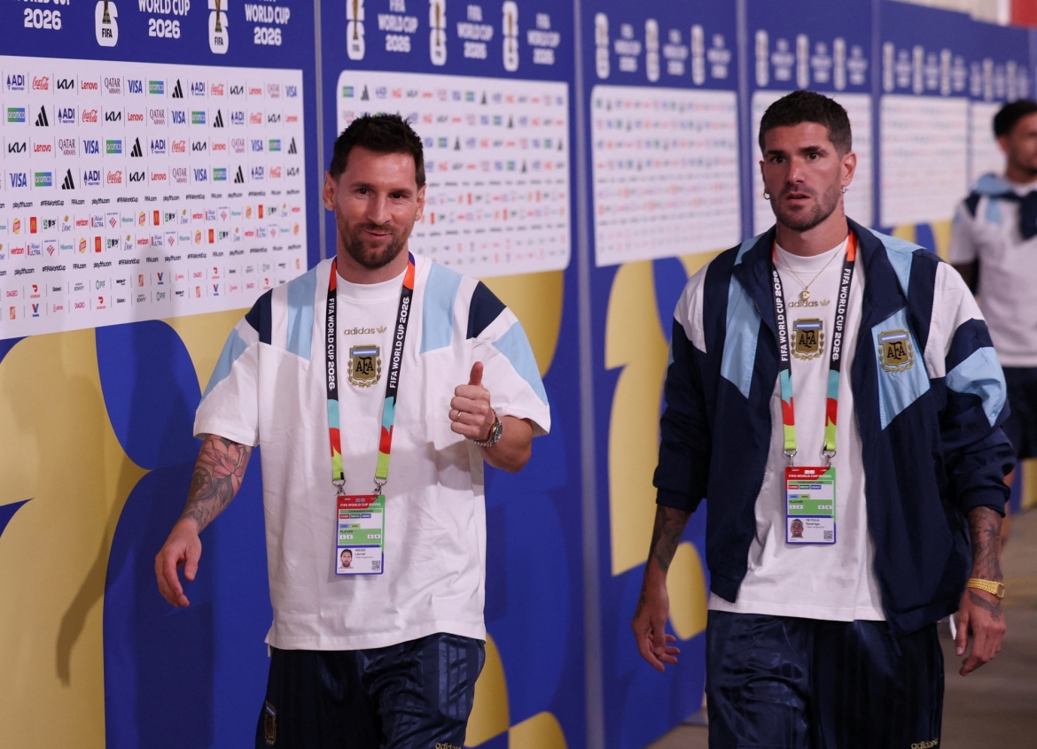 Messi cùng dàn sao Argentina đã có mặt tại Arrowhead để chuẩn bị cho trận đấu với Algeria. (Ảnh: Reuters)