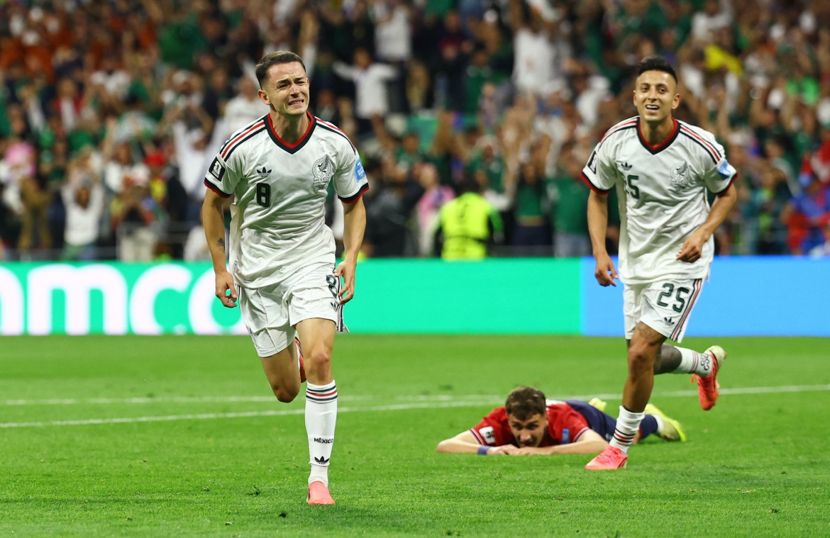 Fidalgo ấn định chiến thắng 3-0 cho Mexico. (Ảnh: Reuters)