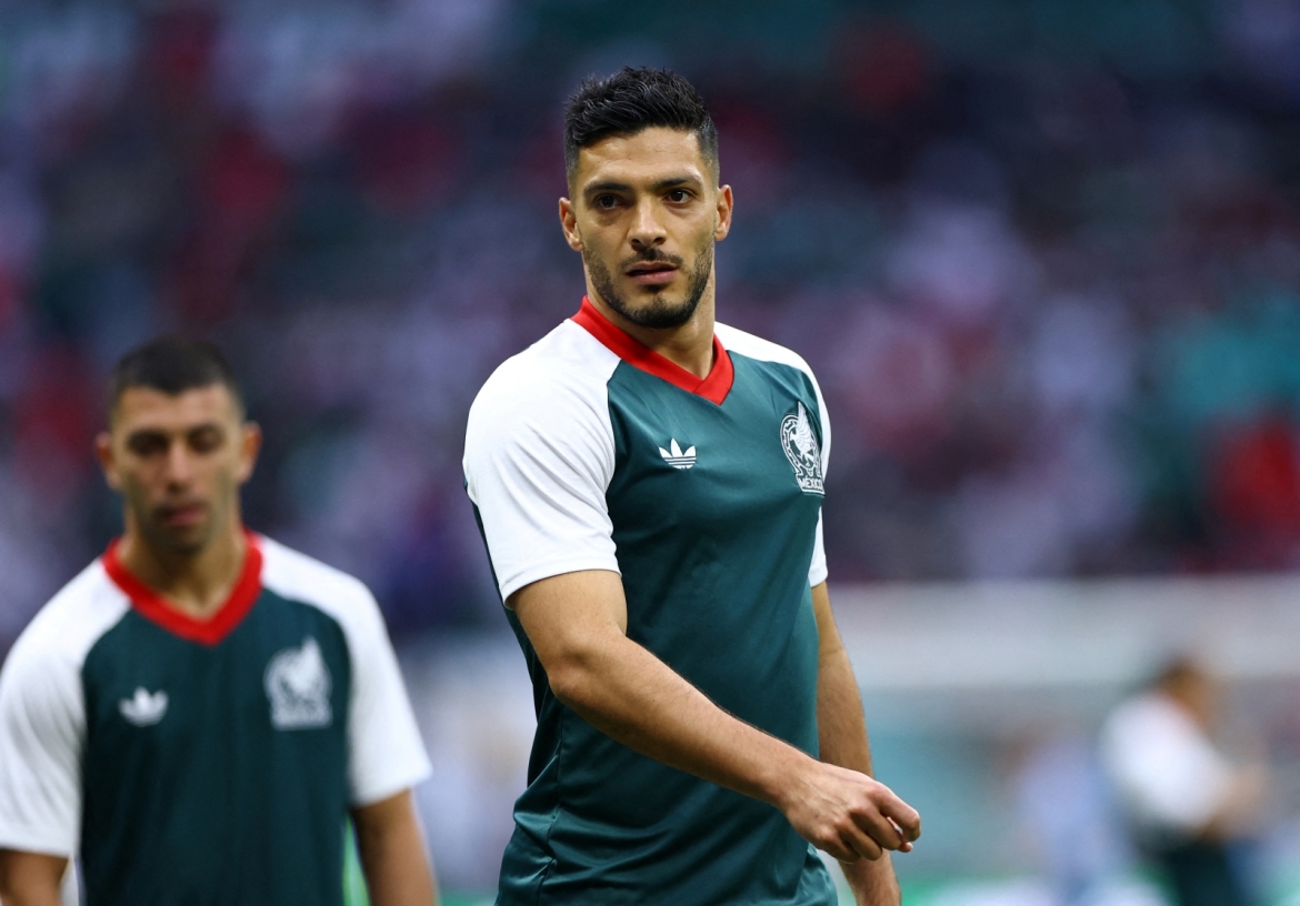 Tiền đạo Raul Jimenez được HLV Javier Aguirre xếp đá dự bị. (Ảnh: Reuters)