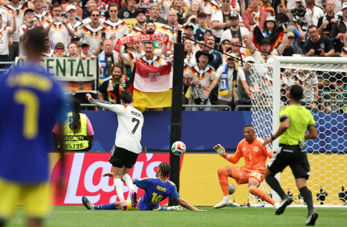 Bàn thắng tinh tế của Kai Havertz (Ảnh: Reuters)