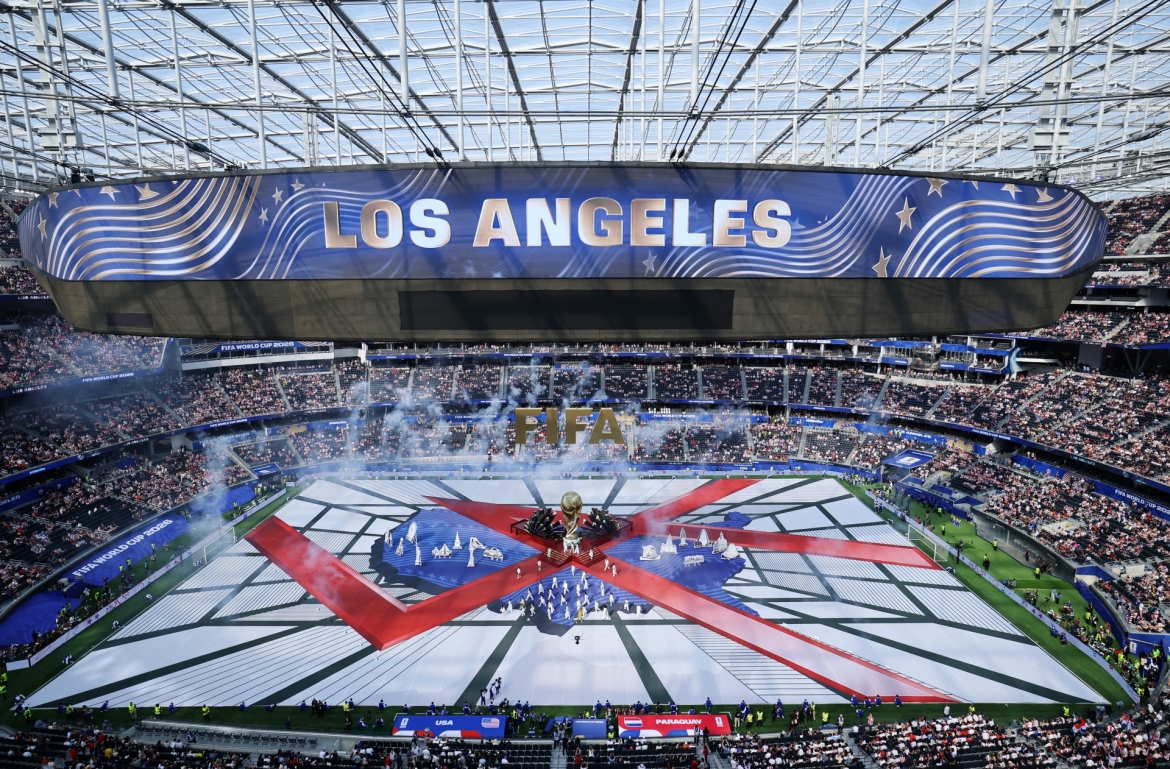Lễ khai mạc World Cup 2026 rực rỡ sắc màu trên sân SoFi ở Los Angeles, Mỹ (Ảnh: Reuters)