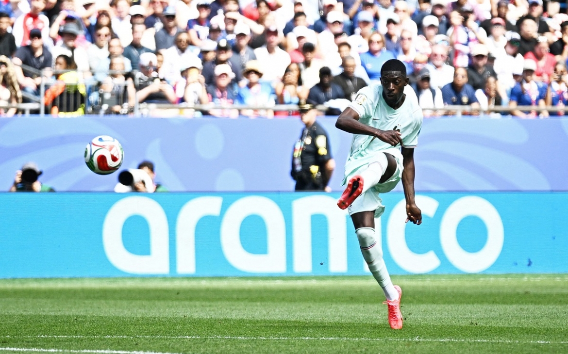 Dembele có trận đấu quá xuất sắc. (Ảnh: Reuters). 