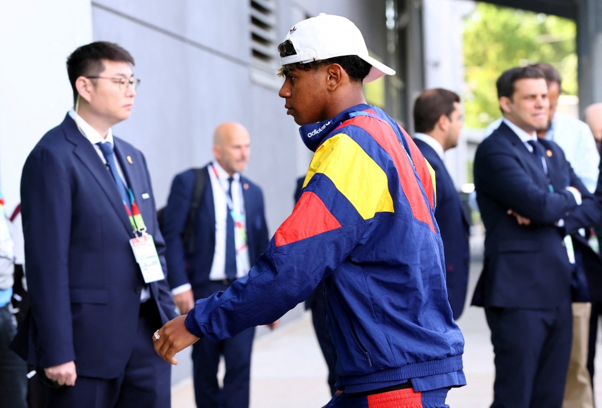 Lamine Yamal dẫn đầu các cầu thủ Tây Ban Nha tới sân Atlanta, Mỹ chuẩn bị cho trận mở màn World Cup 2026 trong khuôn khổ bảng H đối đầu với Cape Verde (Ảnh: Reuters)
