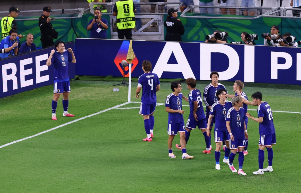 Ueda nâng tỉ số lên 2-0 cho Nhật Bản. (Ảnh: Reuters)