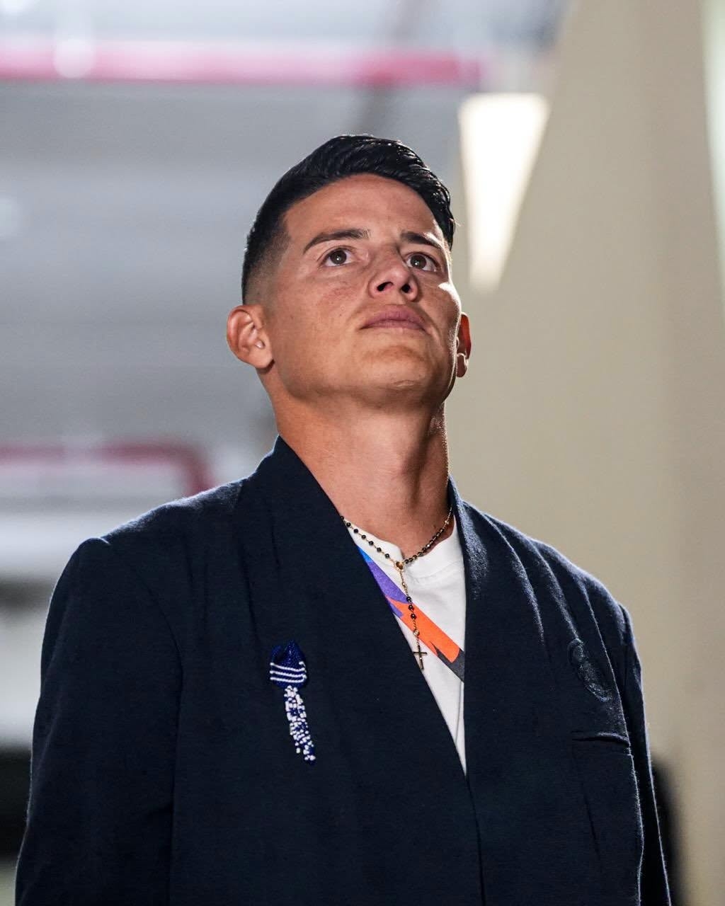 James Rodriguez dẫn đầu "đoàn quân" Colombia đổ bộ sân vận động Estadio Azteca. (Ảnh: FCF)