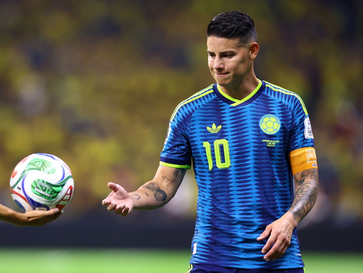 James Rodríguez gần như "tàng hình" trong hiệp thi đấu thứ nhất. (Ảnh: Reuters)