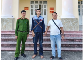 Công an phường Hồng Quang đã bàn giao đối tượng Lâm Hoàng Phong cho Cơ quan Cảnh sát điều tra Công an tỉnh Đắk Lắk