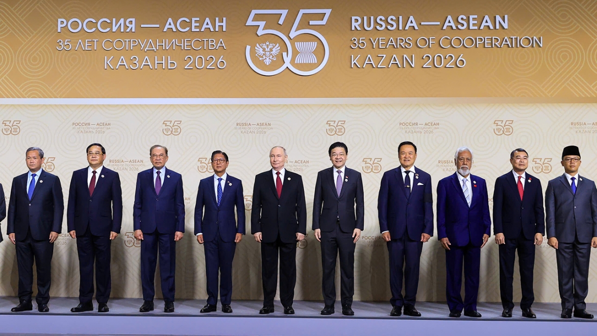 Tổng thống Nga Putin, Tổng Thư ký ASEAN Kao Kim Hourn và Lãnh đạo các nước ASEAN