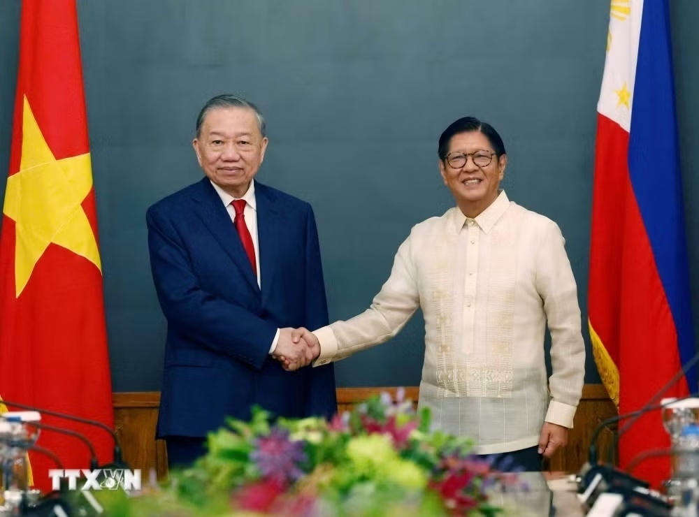 Tổng Bí thư, Chủ tịch nước Tô Lâm và Tổng thống Philippines Ferdinand Romualdez Marcos Jr. chụp trong chuyến thăm chính thức Thái Lan, thăm cấp Nhà nước tới Singapore, thăm cấp Nhà nước tới Philippines, phát biểu tại Đối thoại Shangri-La 2026. (Ảnh: TTXVN)