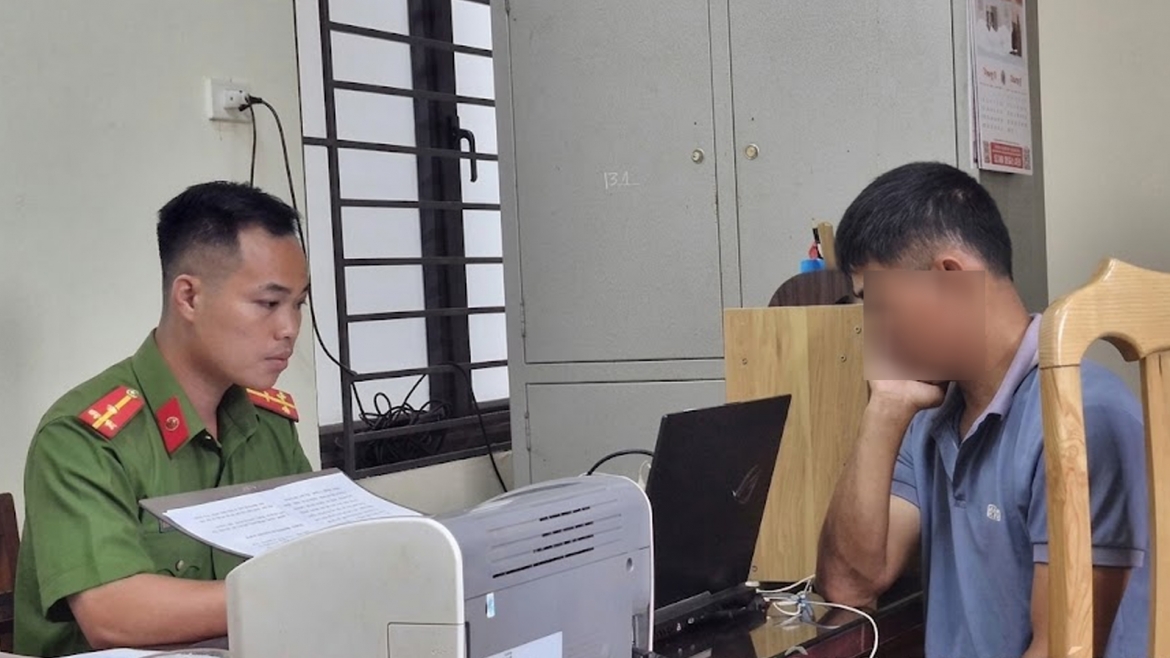 Đối tượng đã bị cơ quan công an khởi tố tôi gây rối trật tự công cộng.