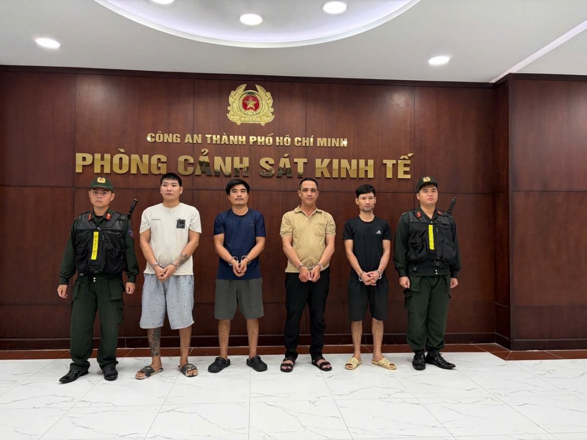 Các bị can từ trái qua phải: Lâm Văn Hưng, Trần Văn Nghĩa, Nguyễn Văn Định, Lưu văn Thiệp. (Ảnh: CA TP.HCM)