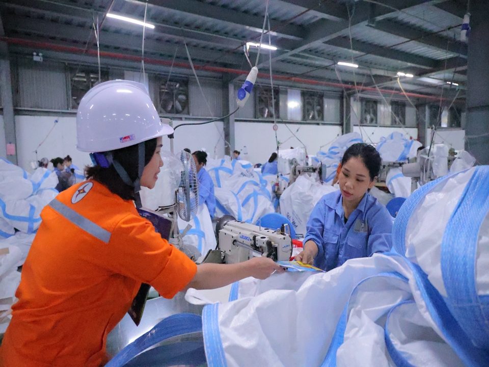 Tuyên truyền sử dụng điện tiết kiệm, an toàn tại các doanh nghiệp, cơ sở sản xuất, kinh doanh