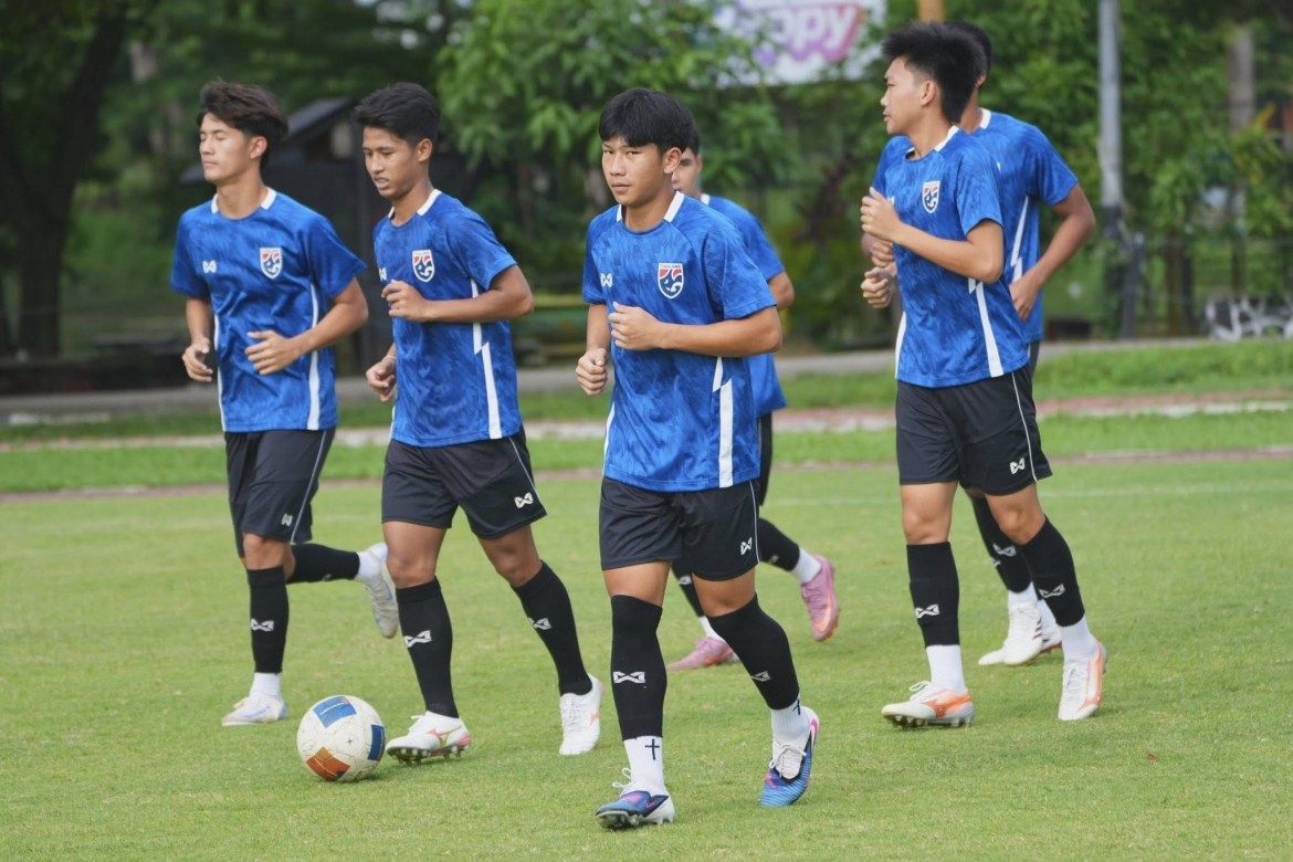 U19 Thái Lan tập luyện trước giải. (Ảnh: FAT). 