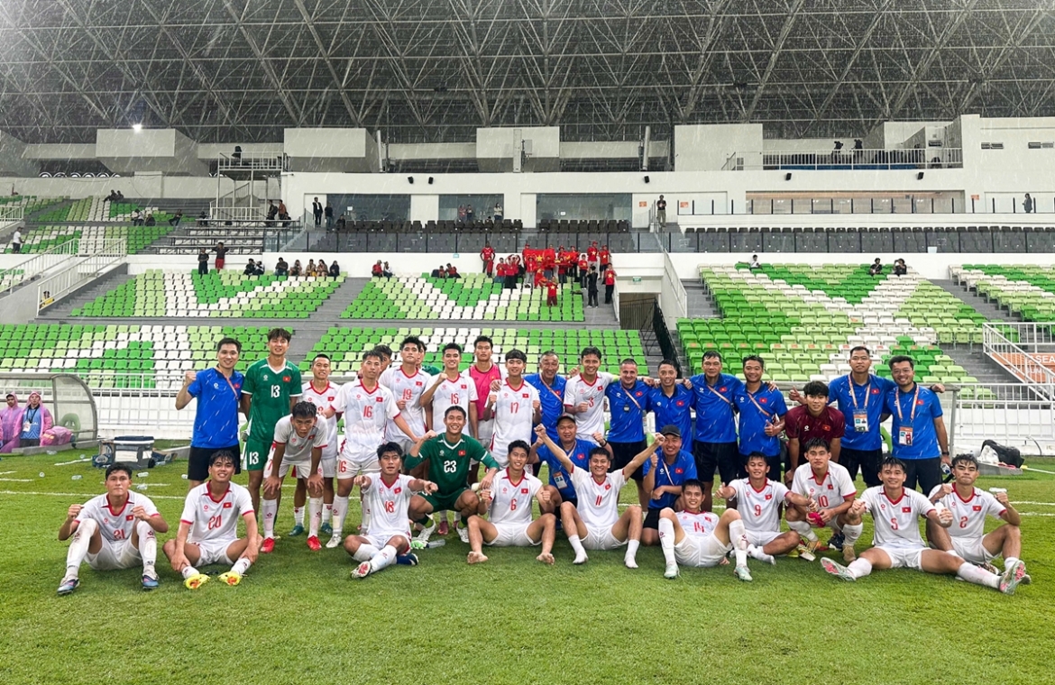 U19 Việt Nam ăn mừng chiến thắng 5-0 trước U19 Myanmar. (Ảnh: VFF)