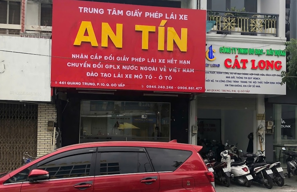 Trên mạng quảng cáo là "Trường" đến nơi lại là trung tâm 