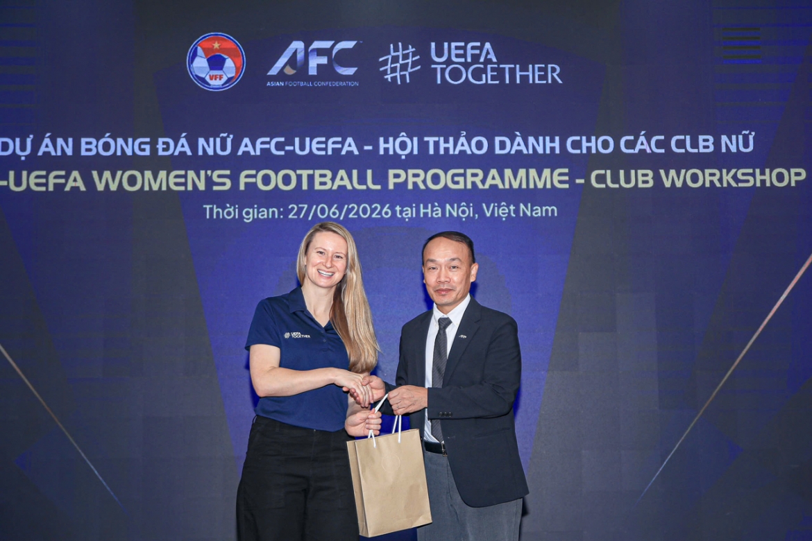 chuyên gia Lowri Robert cho biết UEFA đang phối hợp với VFF triển khai ba nội dung trọng tâm gồm xây dựng chiến lược phát triển bóng đá nữ (Ảnh: VFF)