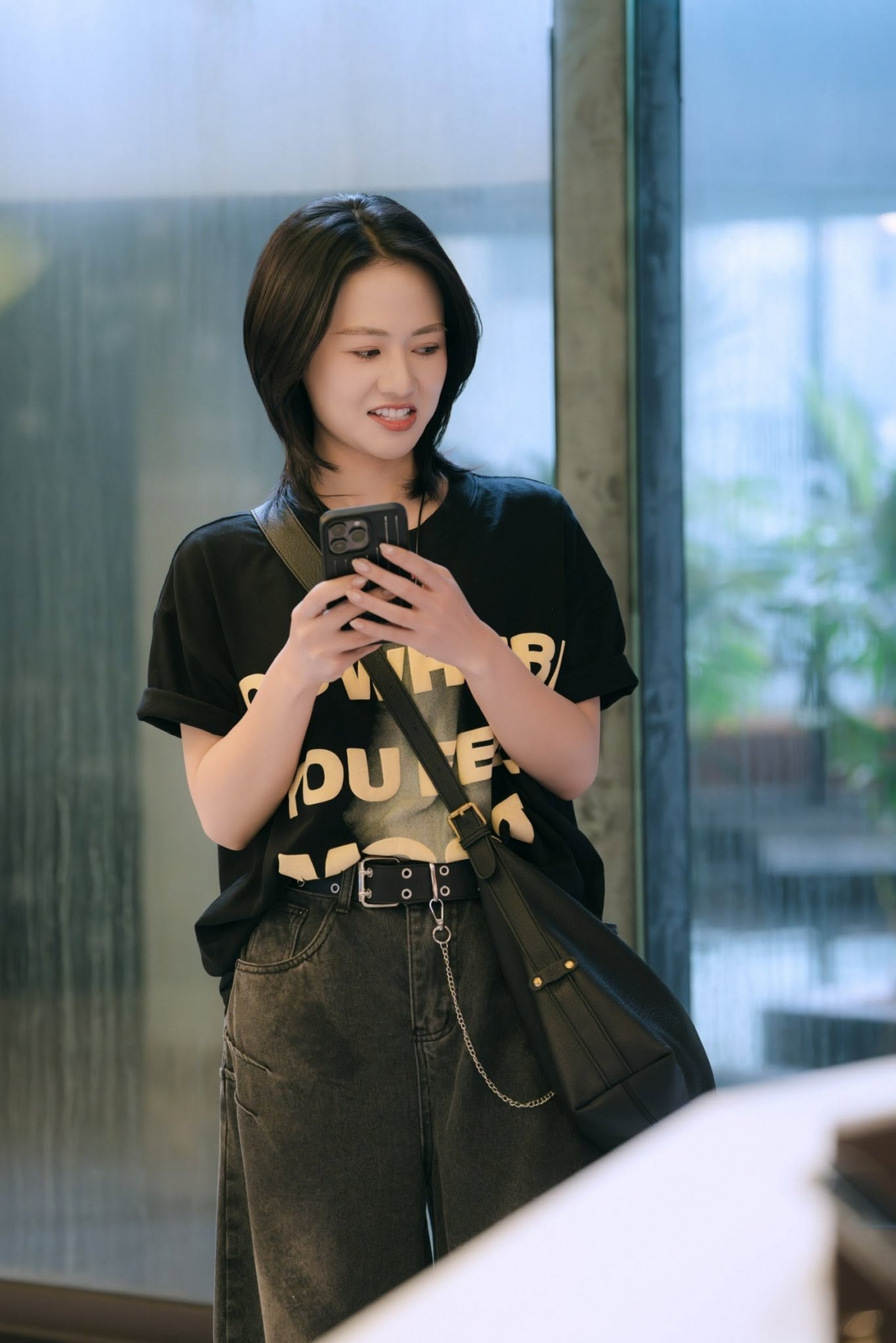 Diễn viên Việt Hoa hài hước chia sẻ về nhân vật Mai trong phim Lửa trắng: "Mẹ đặt tên em là Mai nên tất cả mọi việc... để mai mới làm được! Sống đúng với tên mình, không phụ lòng mẹ đặt".