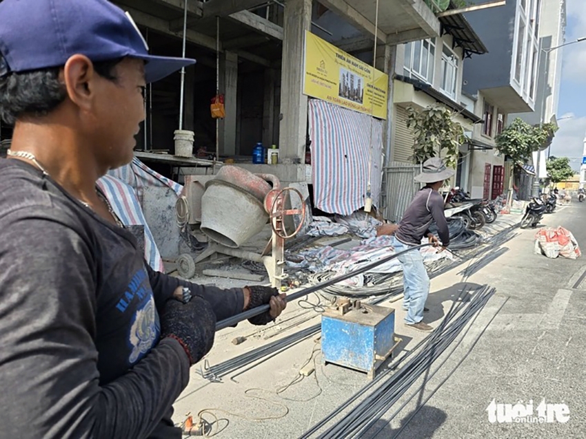 Trong khi nhiều mặt hàng xây dựng khác đang trên đà tăng giá, ngành thép toàn cầu lại đang phải đối mặt với một thực tế trái ngược khủng hoảng thừa công suất