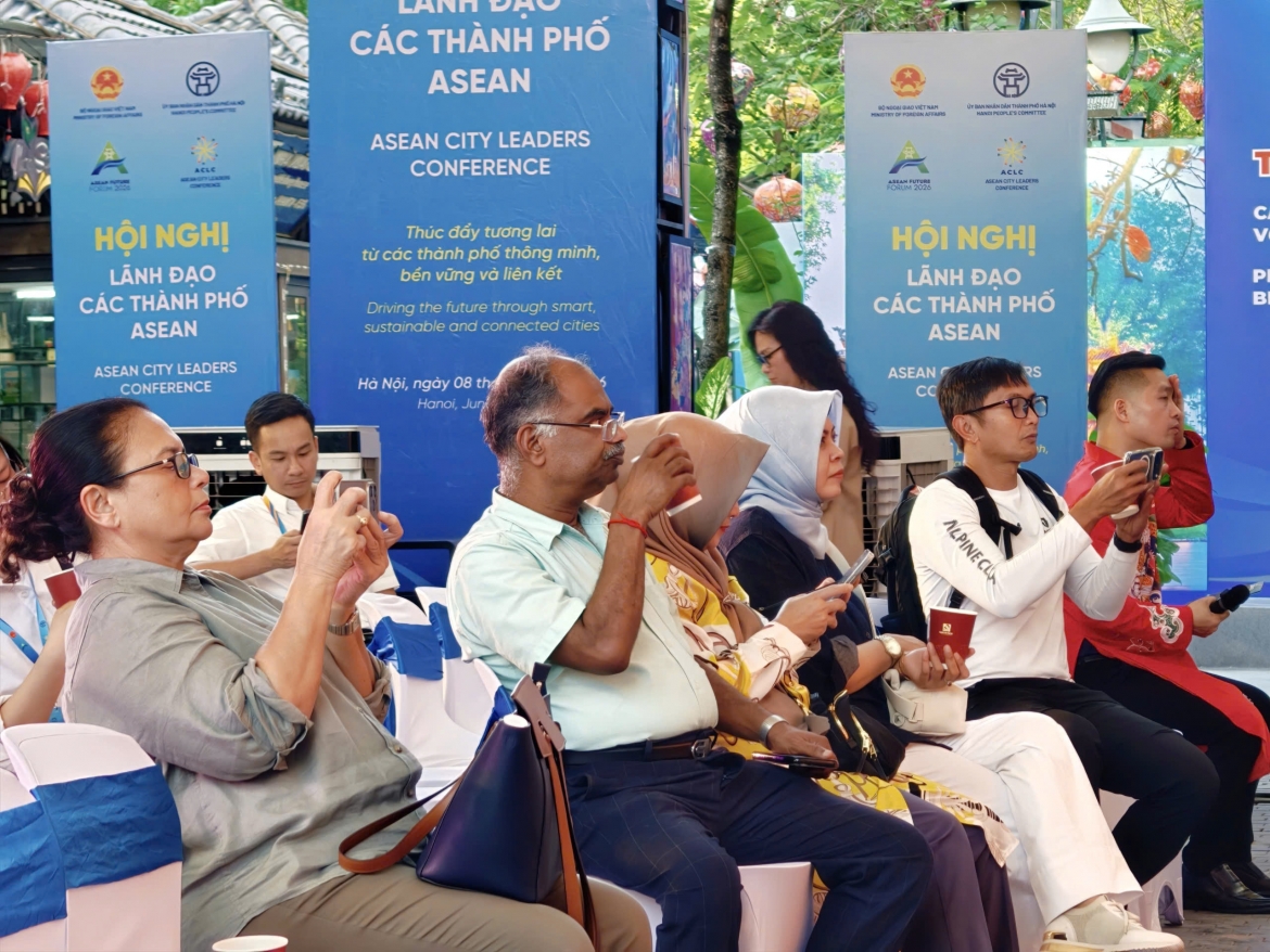 Các đại biểu tham dự không gian văn hoá