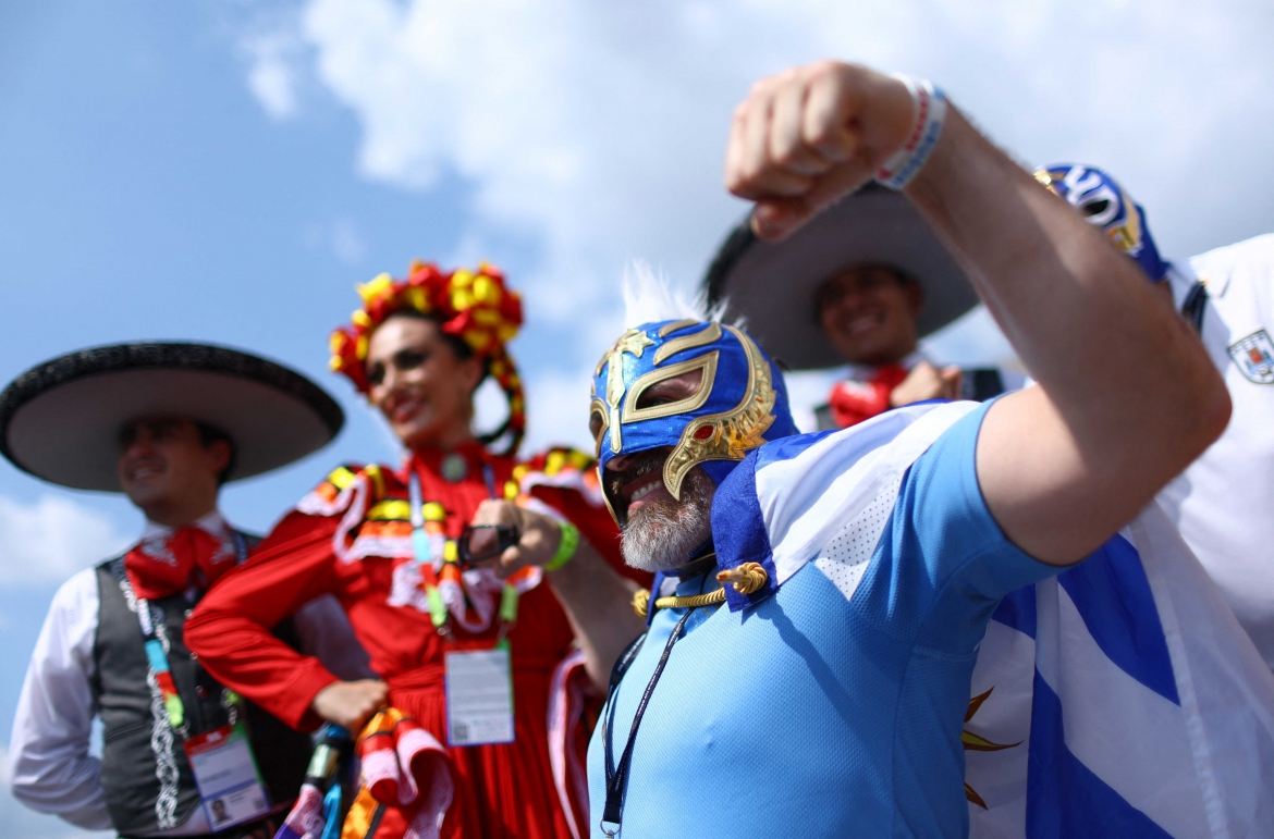 Các cổ động viên đã góp phần tạo nên một World Cup rực rỡ sắc màu. (Ảnh: Reuters)