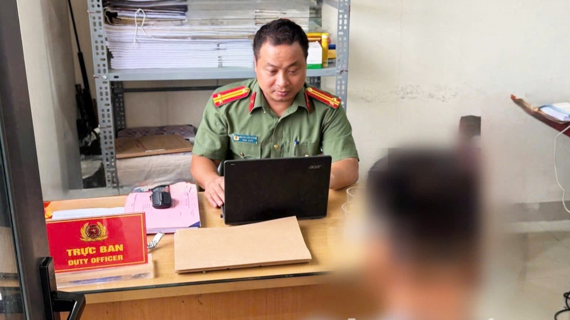 Công an xã Thanh Mai làm rõ, xử lý trường hợp đăng tải thông tin sai sự thật trên mạng xã hội.