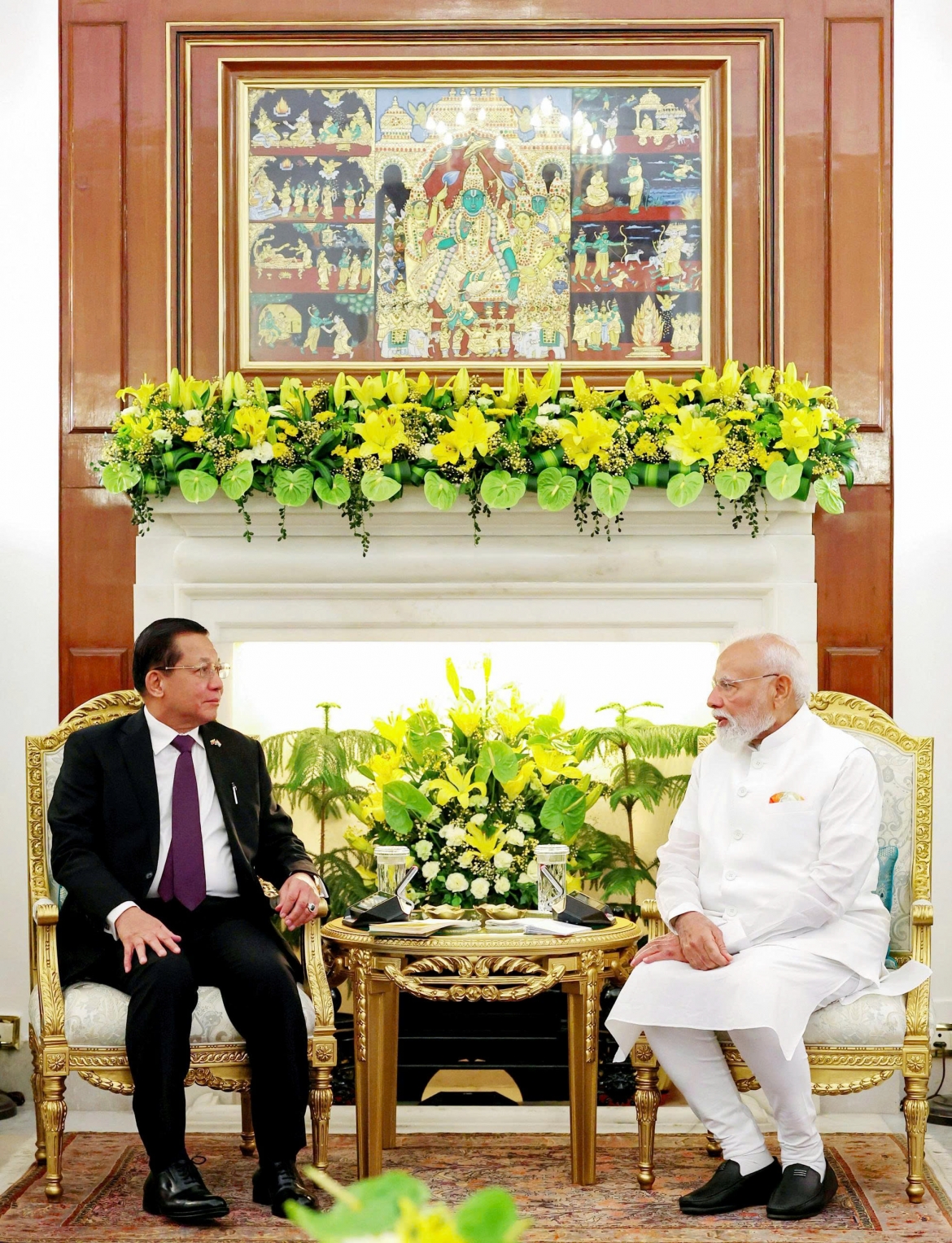 Thủ tướng Ấn Độ Narendra Modi và Tổng thống Myanmar Min Aung Hlaing tại cuộc hội đàm song phương tại Hyderabad House, New Delhi ngày 1/6. (Ảnh ANI)