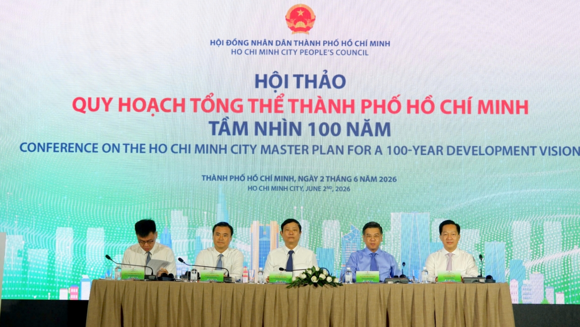 Chủ trì hội thảo 