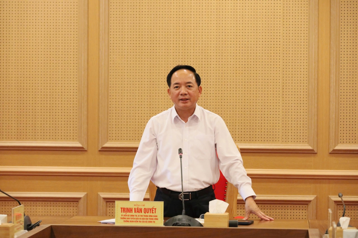 Đồng chí Trịnh Văn Quyết, Trưởng Đoàn kiểm tra của Bộ Chính trị, Ban Bí thư phát biểu tại hội nghị