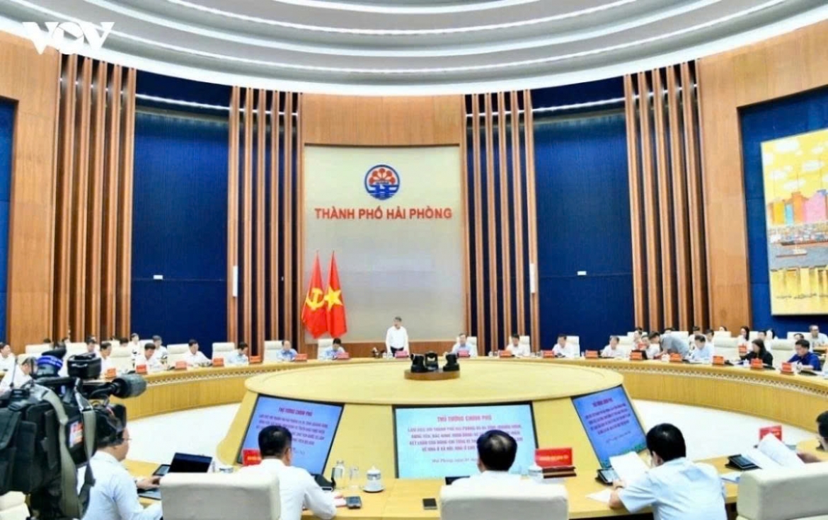 Toàn cảnh cuộc họp với các tỉnh, thành phố: Hải Phòng, Quảng Ninh, Bắc Ninh, Ninh Bình, Hưng Yên về nhà ở xã hội, nhà ở cho thuê