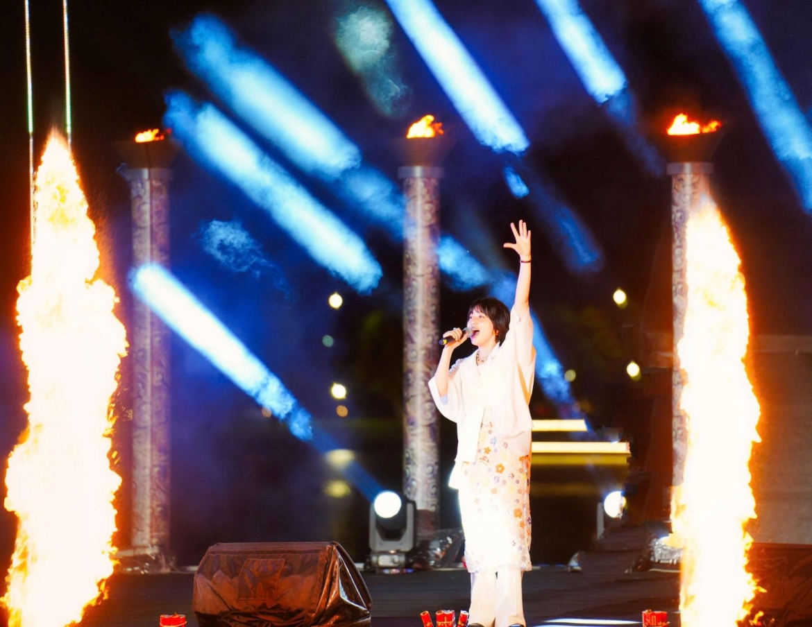 Tiết mục biểu diễn của nghệ sĩ J-pop Kawanishi Natsuki, Nhật Bản